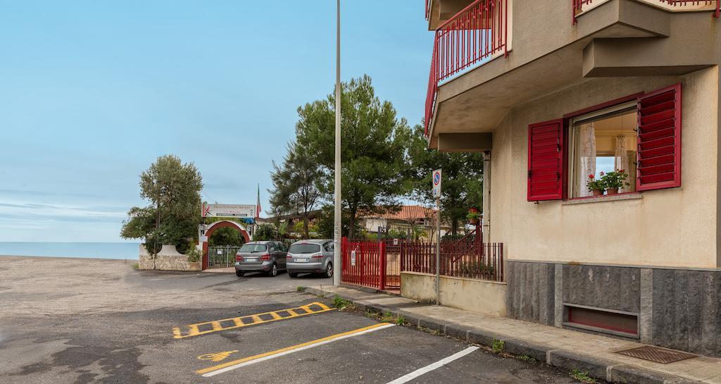 Casa Susanna Fondachello  Exteriör bild